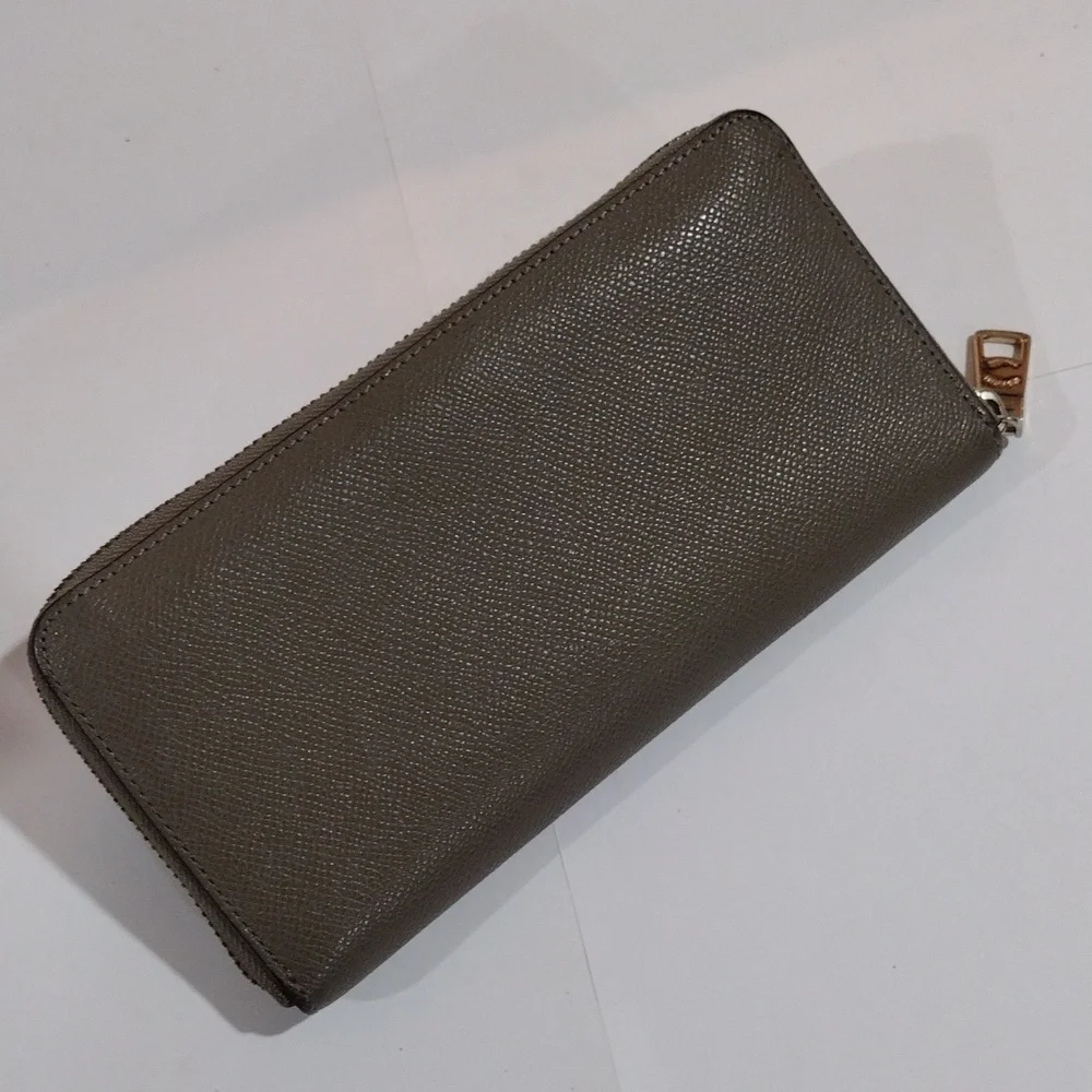 Coach Dual-Tone Brown Leather Zip Wallet – Gold Logo, Stylish Women’s Accessory - Picture 5 of 15